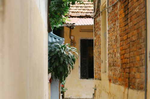 In the town #28: Cổng hẹp